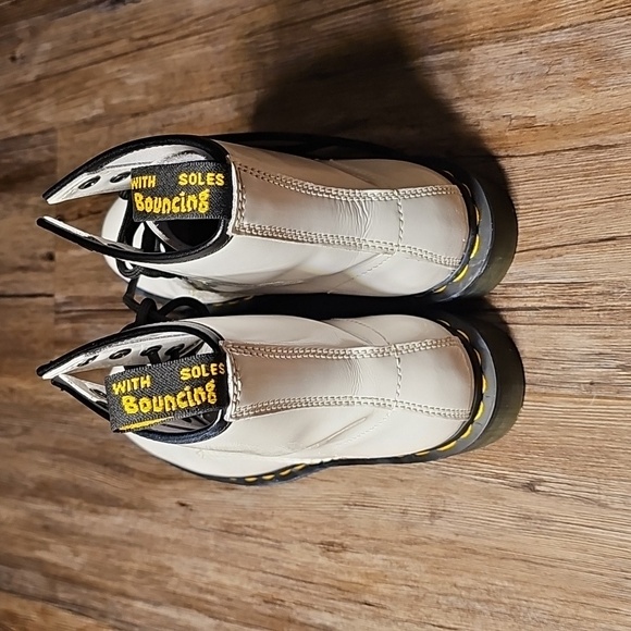 Womens Doc Martens Air Wair White Patent Leather Lace-Up Women's Boots - Picture 2 of 5